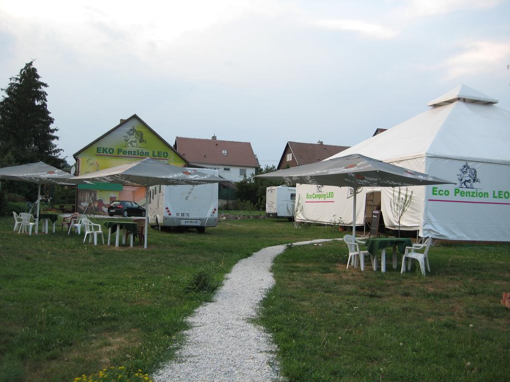Eko Penzion Leo Dudince Buitenkant foto