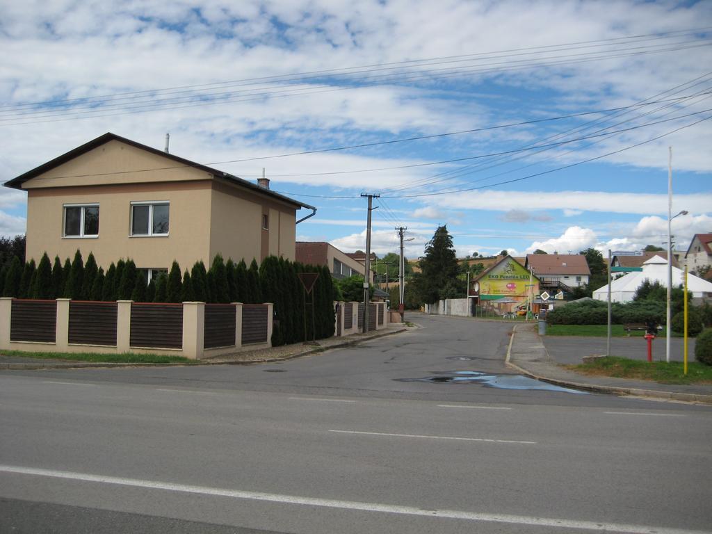 Eko Penzion Leo Dudince Buitenkant foto
