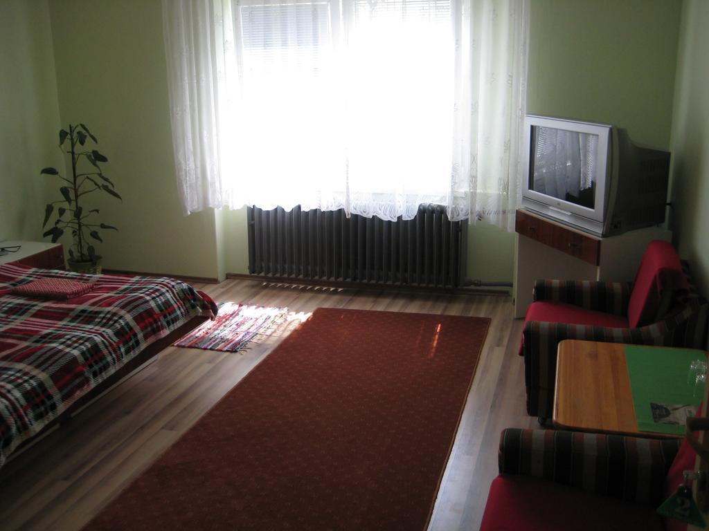 Eko Penzion Leo Dudince Buitenkant foto