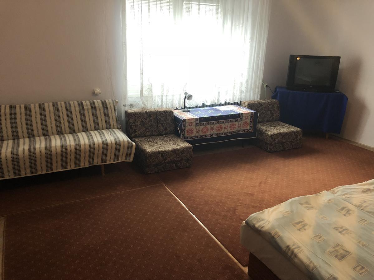 Eko Penzion Leo Dudince Buitenkant foto