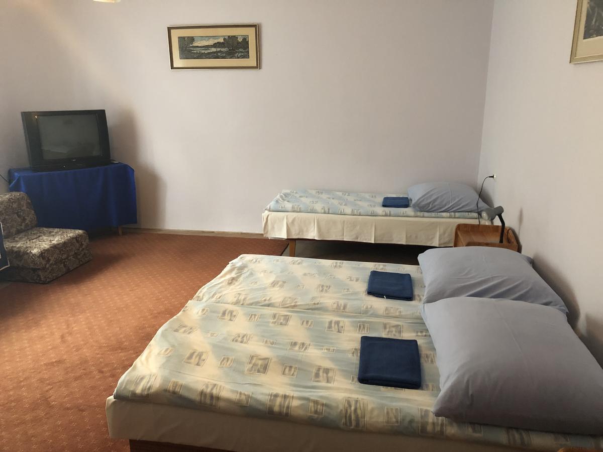 Eko Penzion Leo Dudince Buitenkant foto